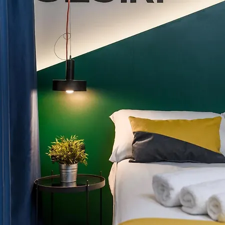 Swanky Hostel *