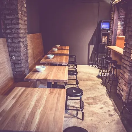 Swanky Hostel *